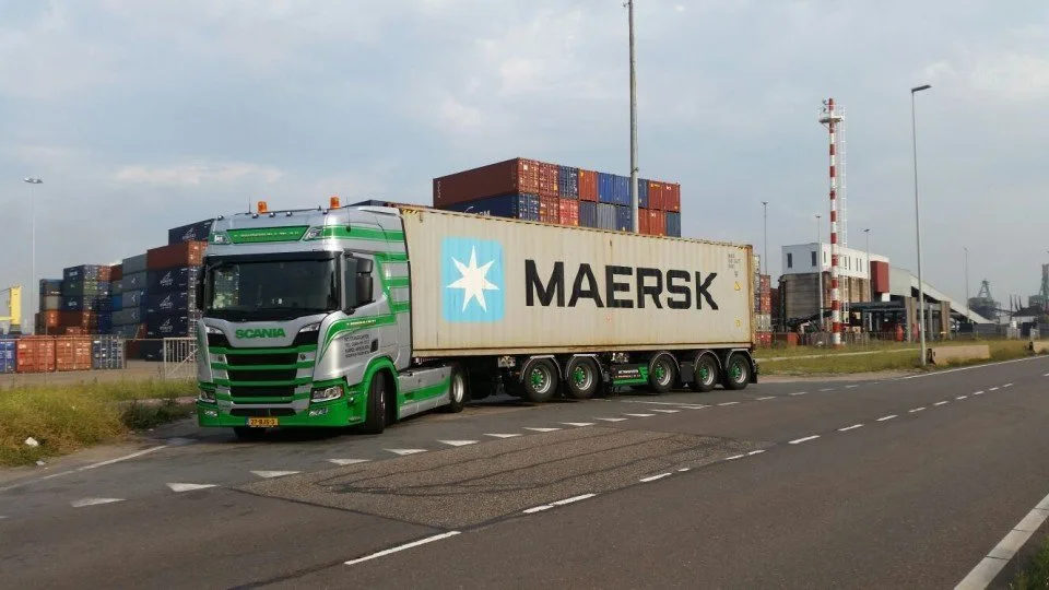 Trekker met zeecontainer