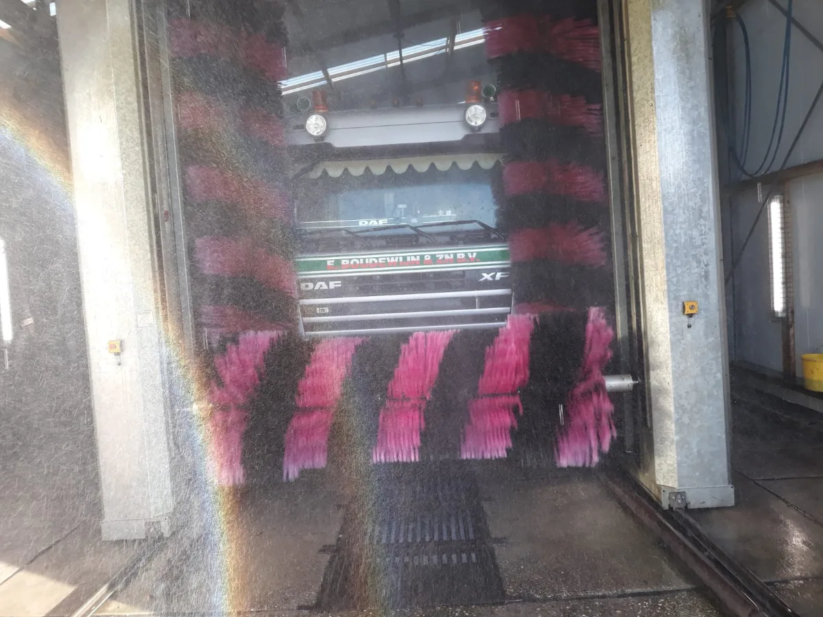 Borstels in de wasstraat