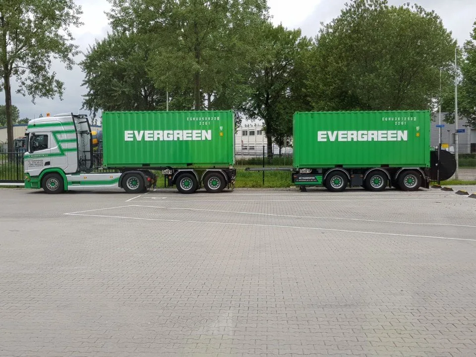 Open containers op het terrein